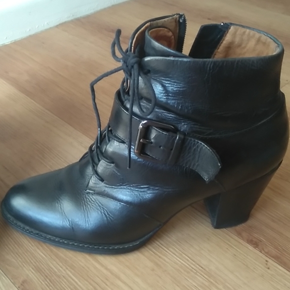 CLEARANCE! Sofft Genuine leather black high heeled boots - Picture 2 of 8